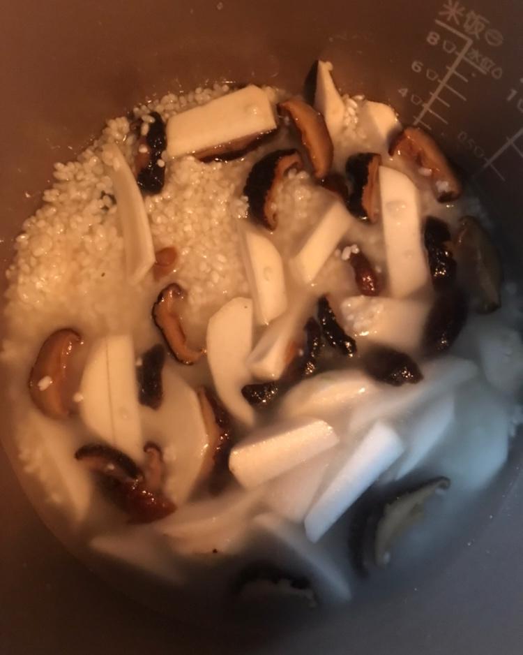 香菇芋头炊饭