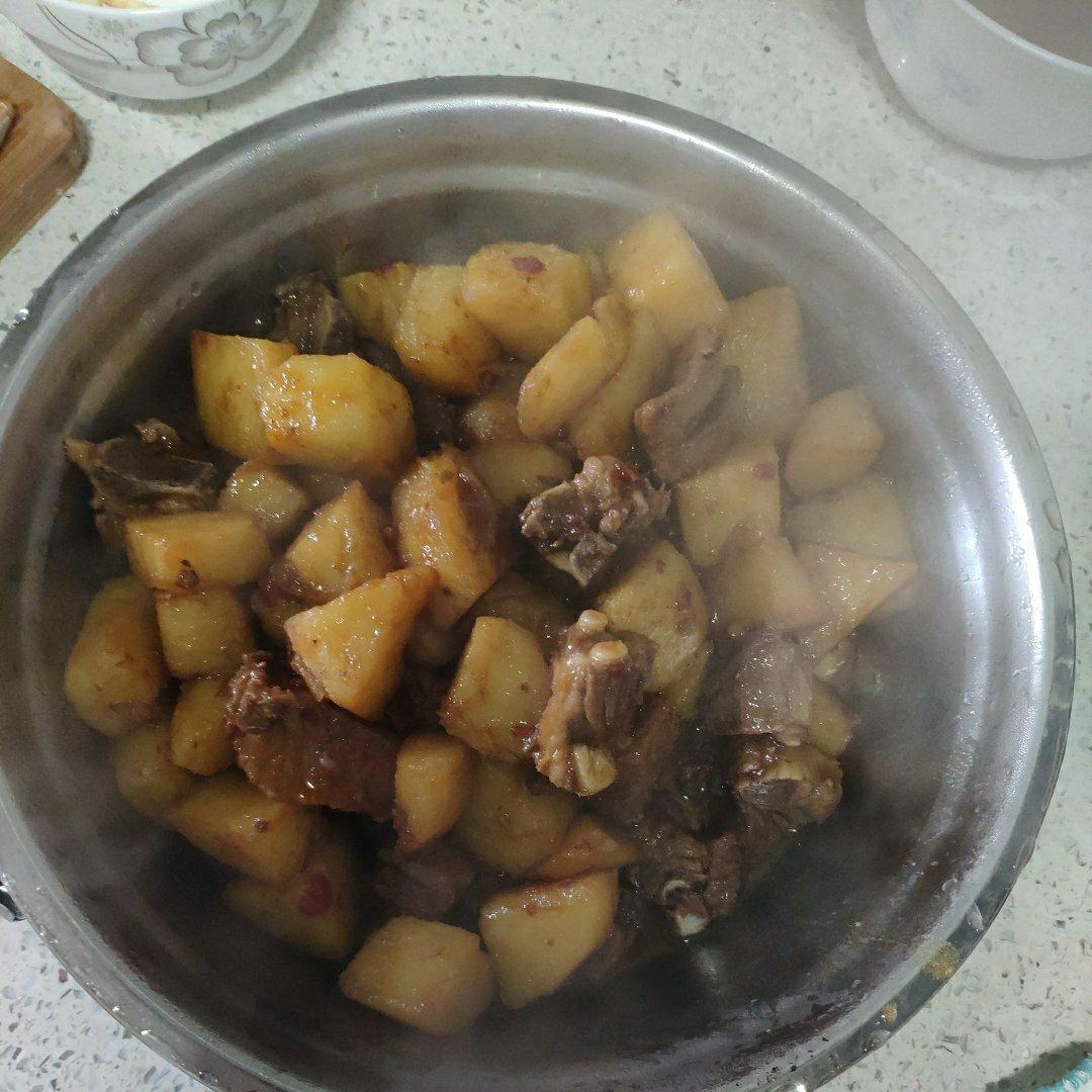 川味土豆烧排骨