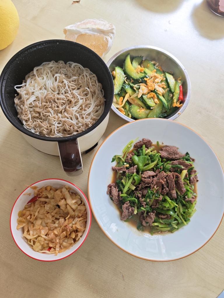 好吃到邻居敲门蹭饭的芹菜炒牛肉！