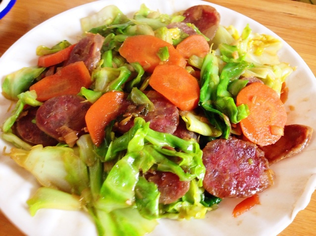 包菜炒腊肠