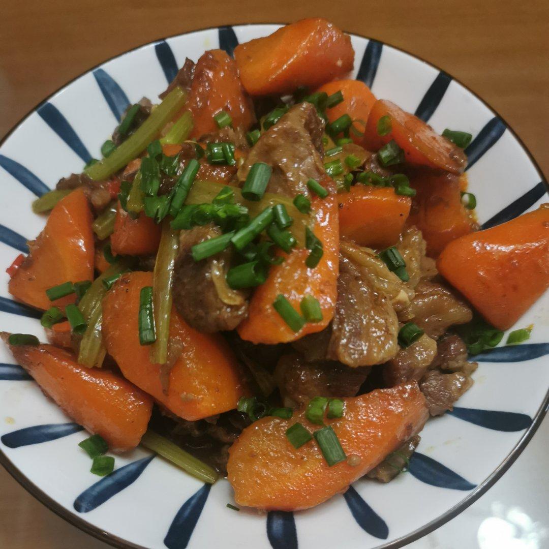 好吃不腻土豆胡萝卜焖牛腩