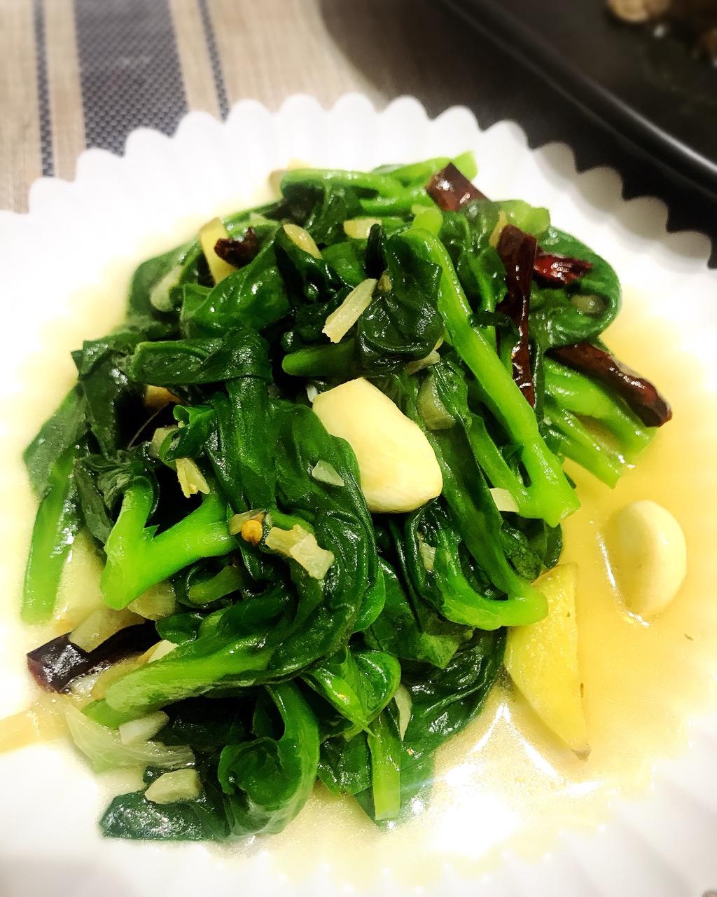 清炒紫角叶