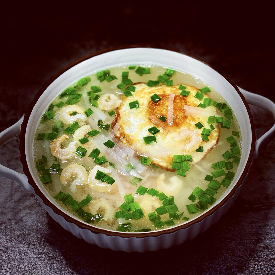 鹏妈在奔跑做的萝卜丝煎蛋汤