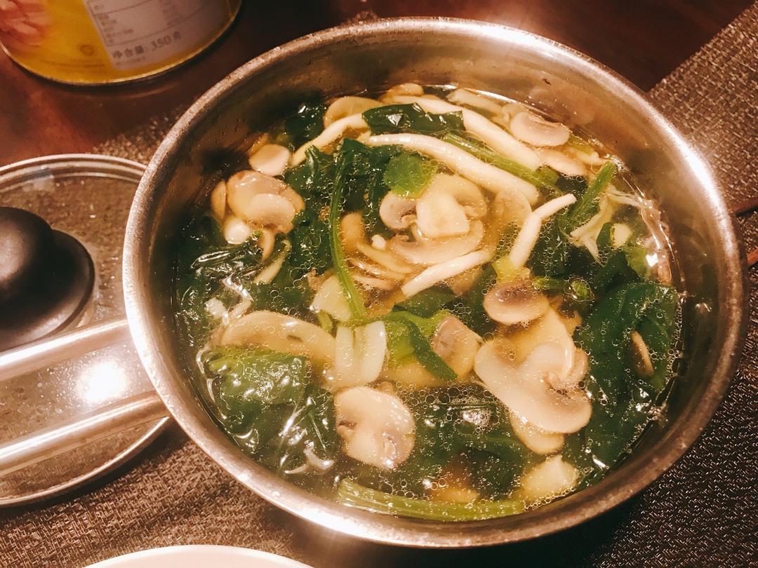 菠菜蘑菇素汤