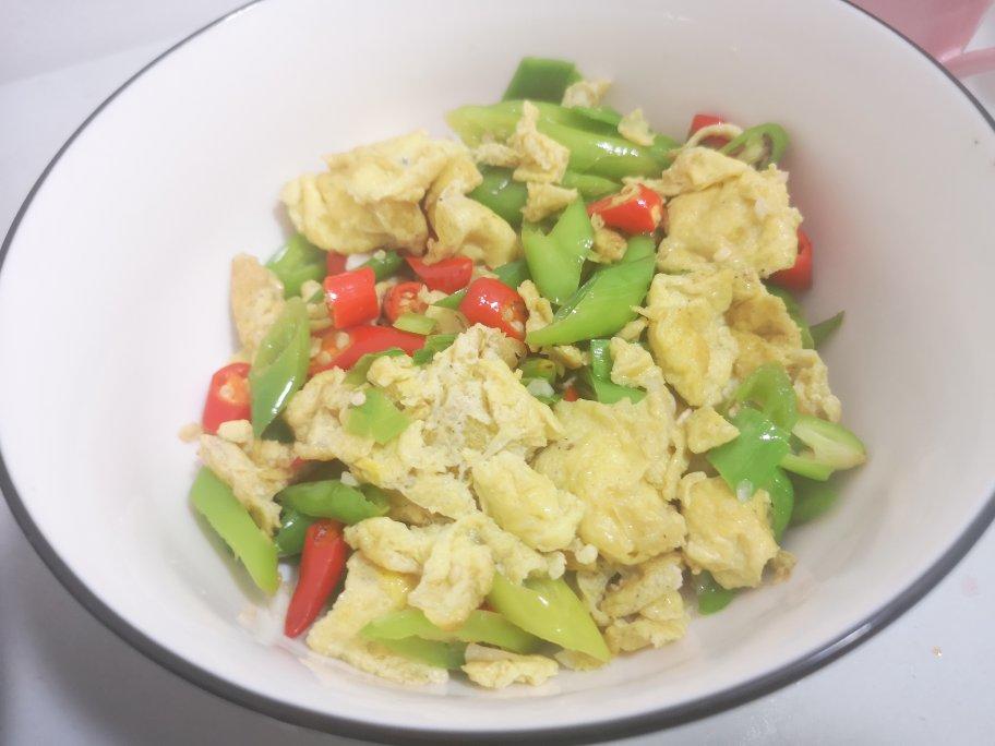 五分钟炒个能吃两碗饭的辣椒炒鸡蛋