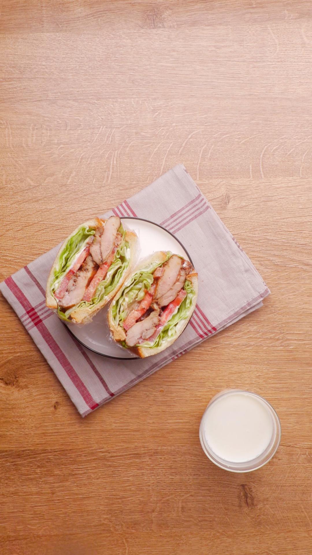 黑椒腿排三明治的做法