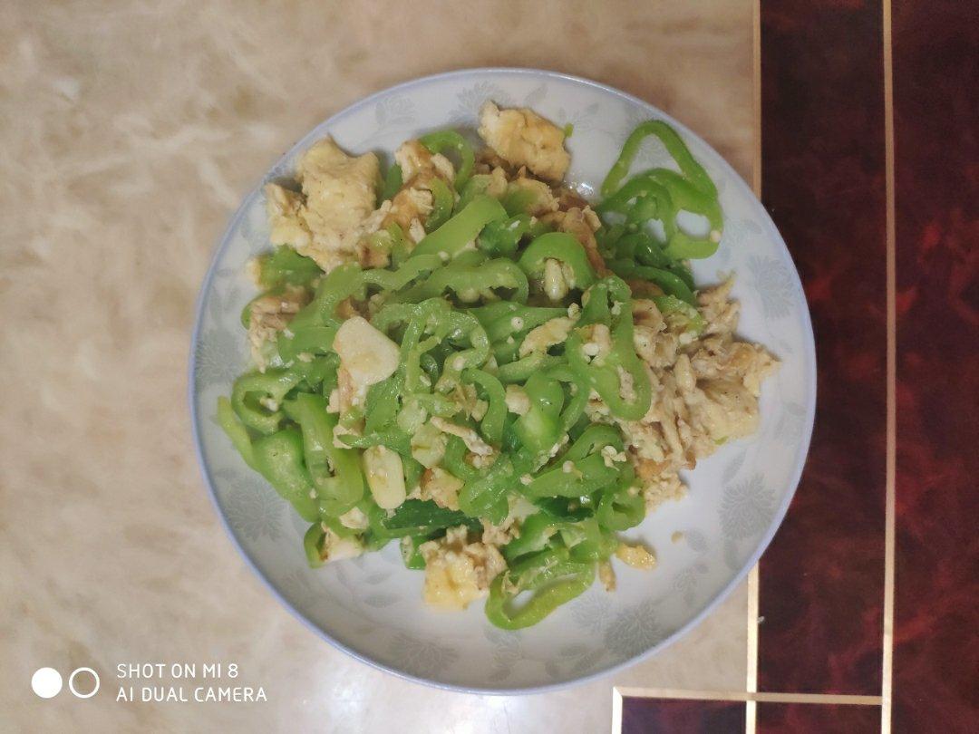 香喷喷的辣椒炒鸡蛋
