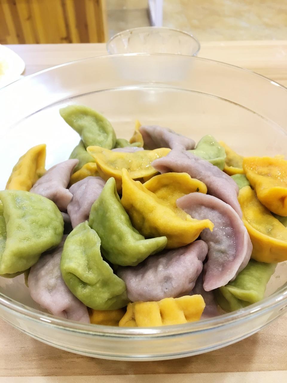 施爽做的彩色水饺