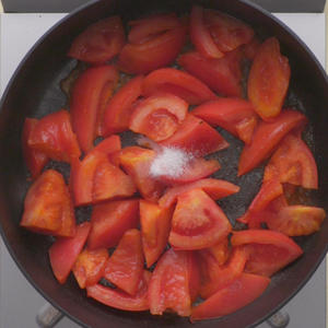 番茄粉丝鱼丸汤的做法 步骤1