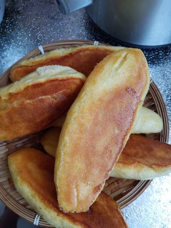 阿康3sic做的玉米面发面饼子