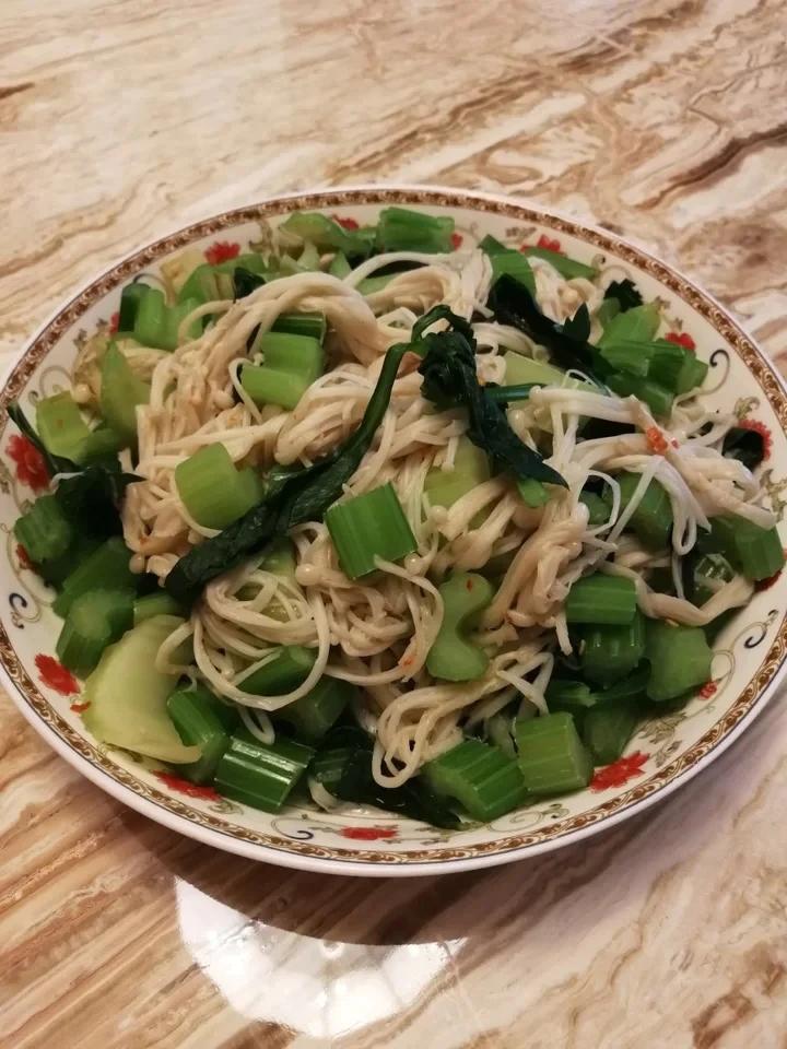 芹菜金针菇（无油素食）