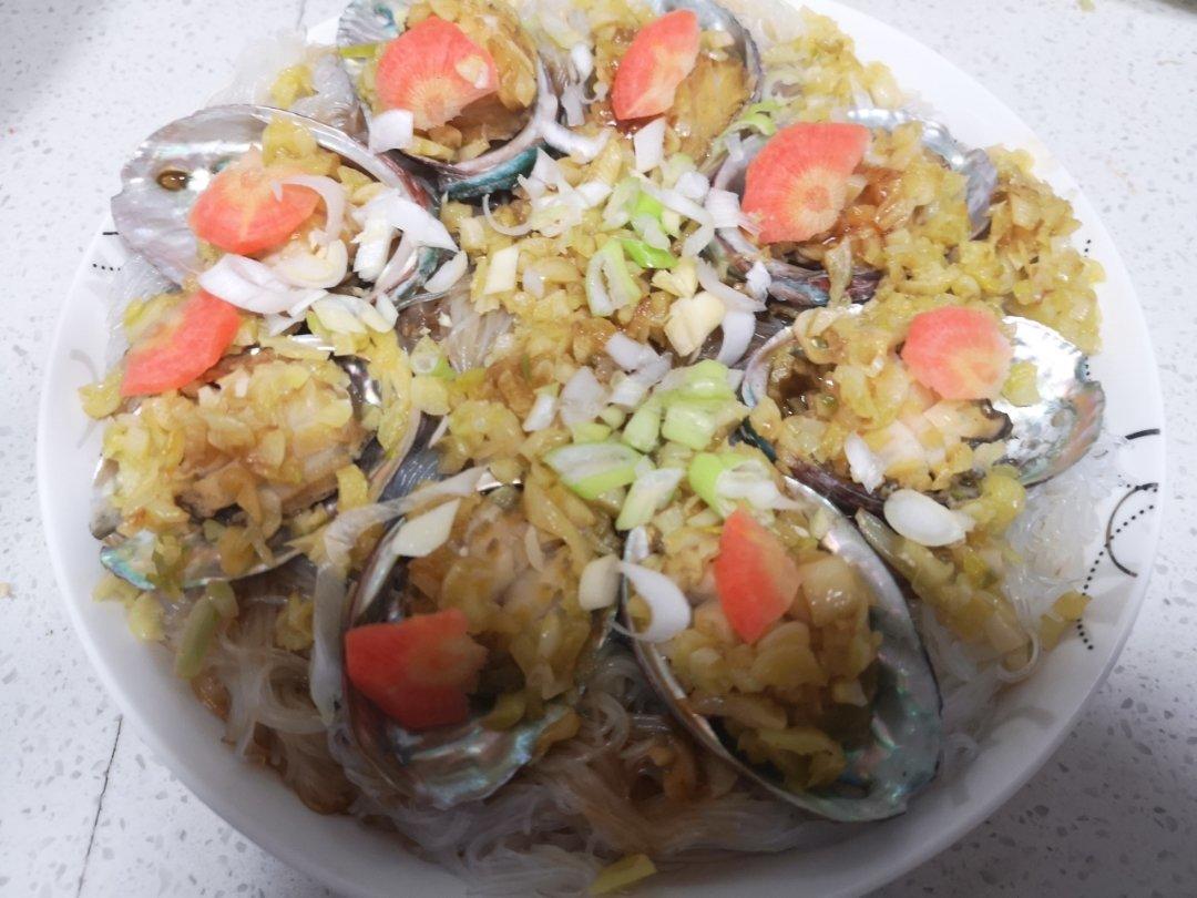 蒜蓉粉丝蒸鲍鱼