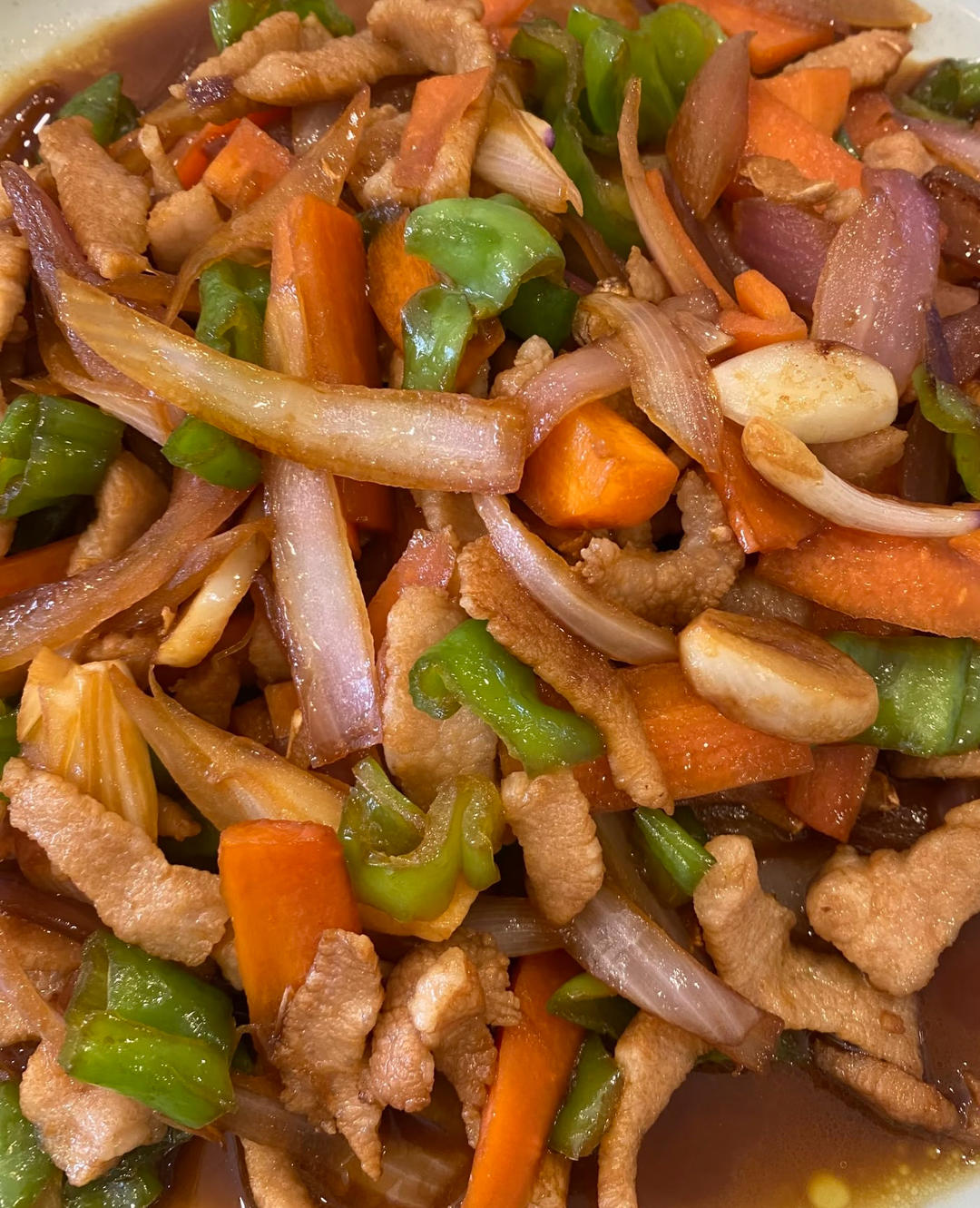 酱油炒猪雪花 洋葱 青椒 胡萝卜