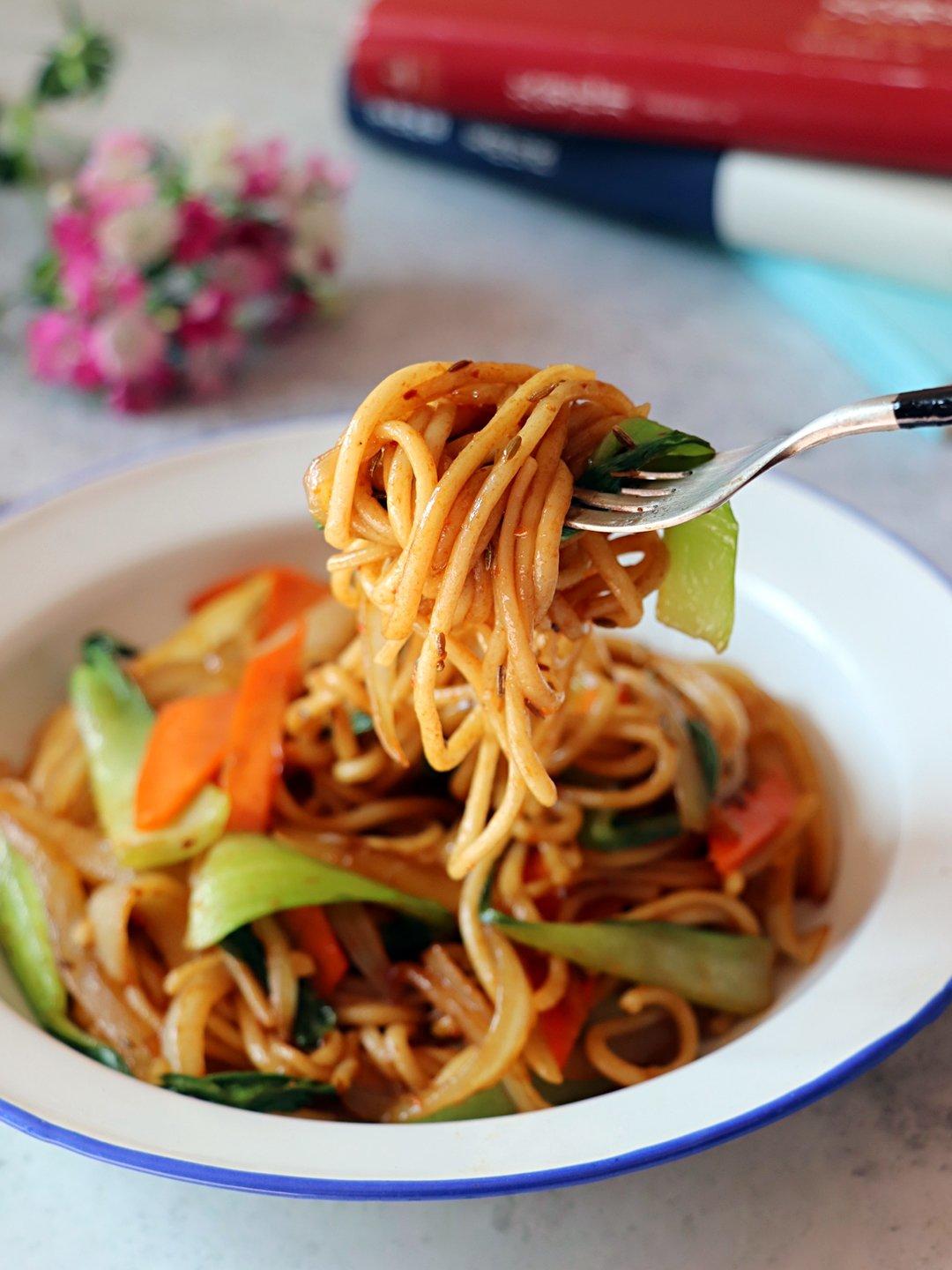 性感的毛毛虫做的什锦炒面