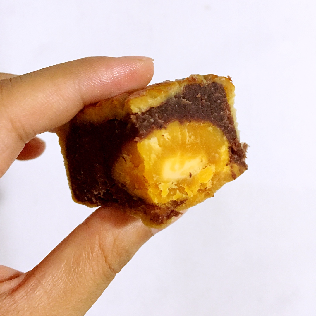 广式月饼—蛋黄莲蓉月饼