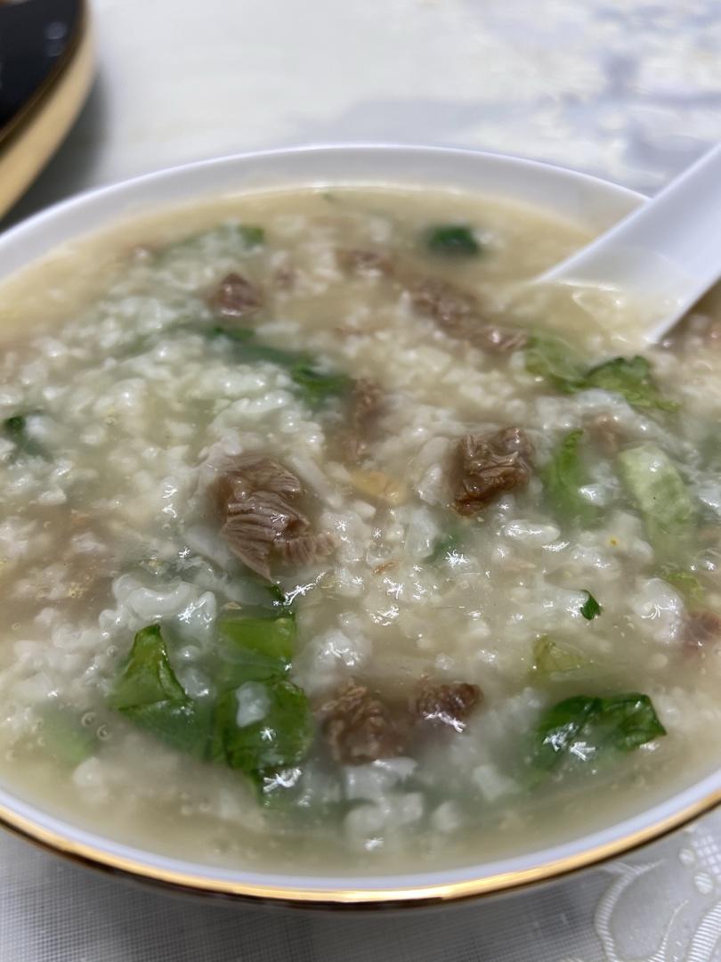 生活偶尔需要仪式感做的广式生菜丝牛肉粥