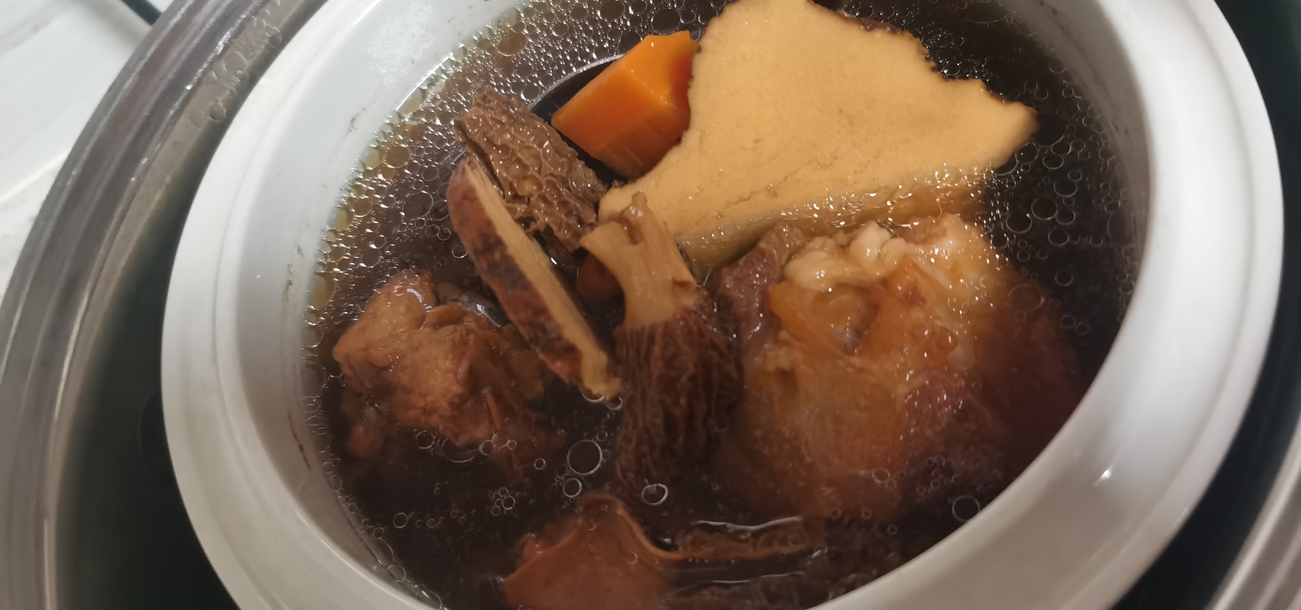 养脾胃的羊肚菌骨头汤的做法
