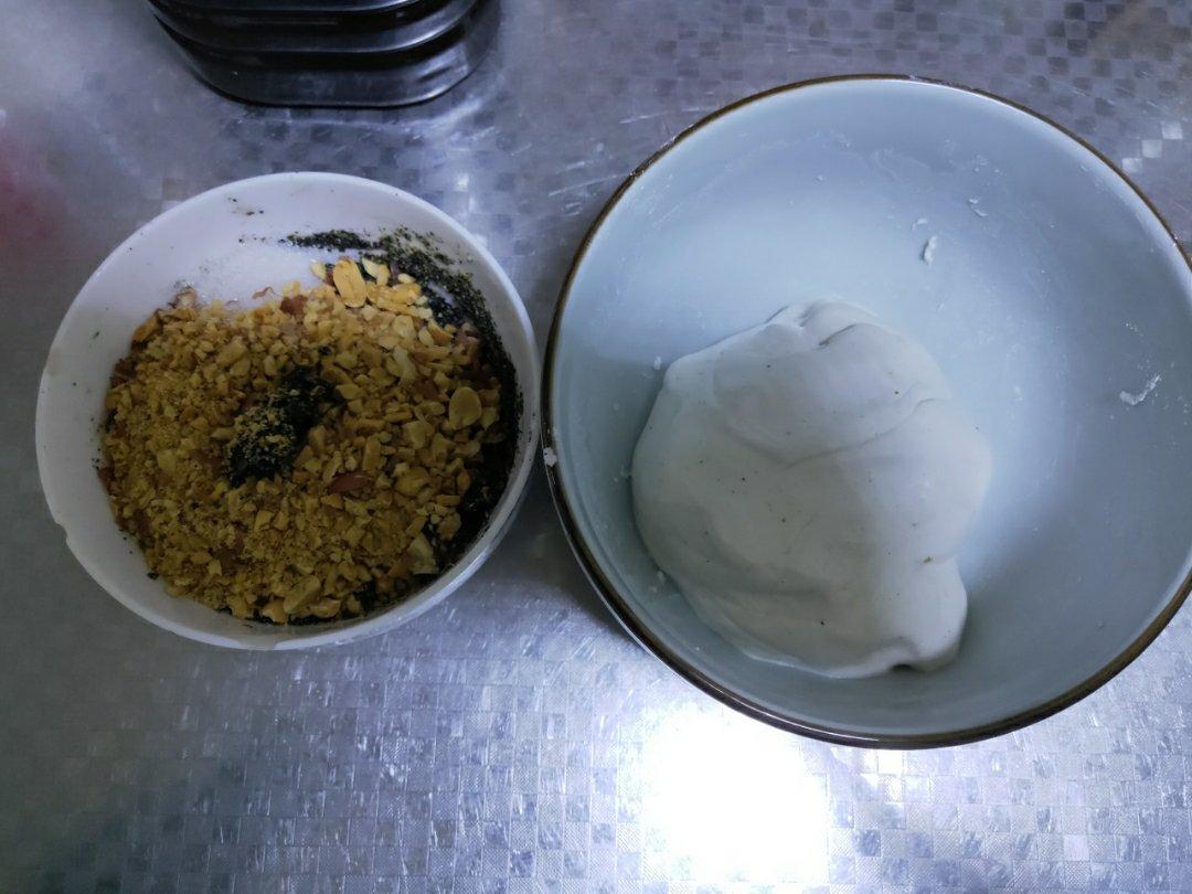花生黑芝麻汤圆