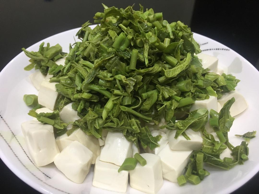 舌尖上的春天之香椿芽拌豆腐