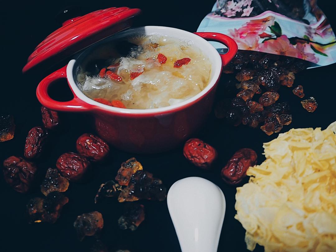 桃胶银耳玫瑰羹