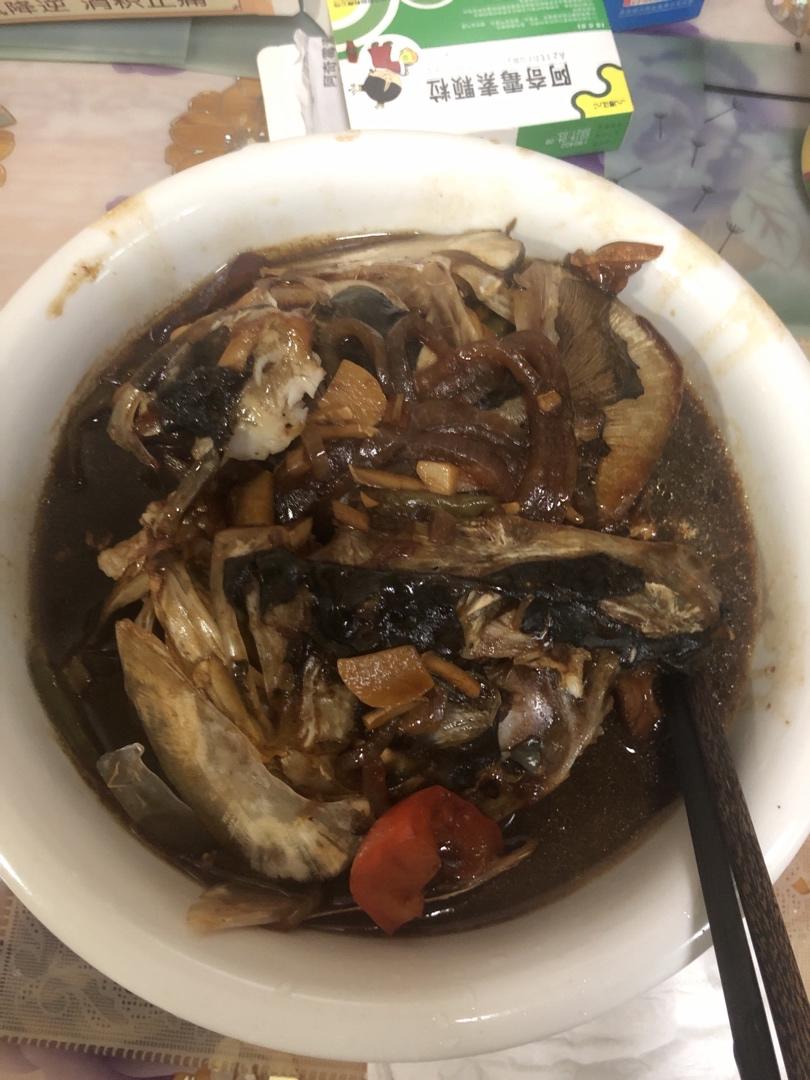 厨师长教你：“生焖鱼头”的家常做法，味道鲜美很适合老人孩子