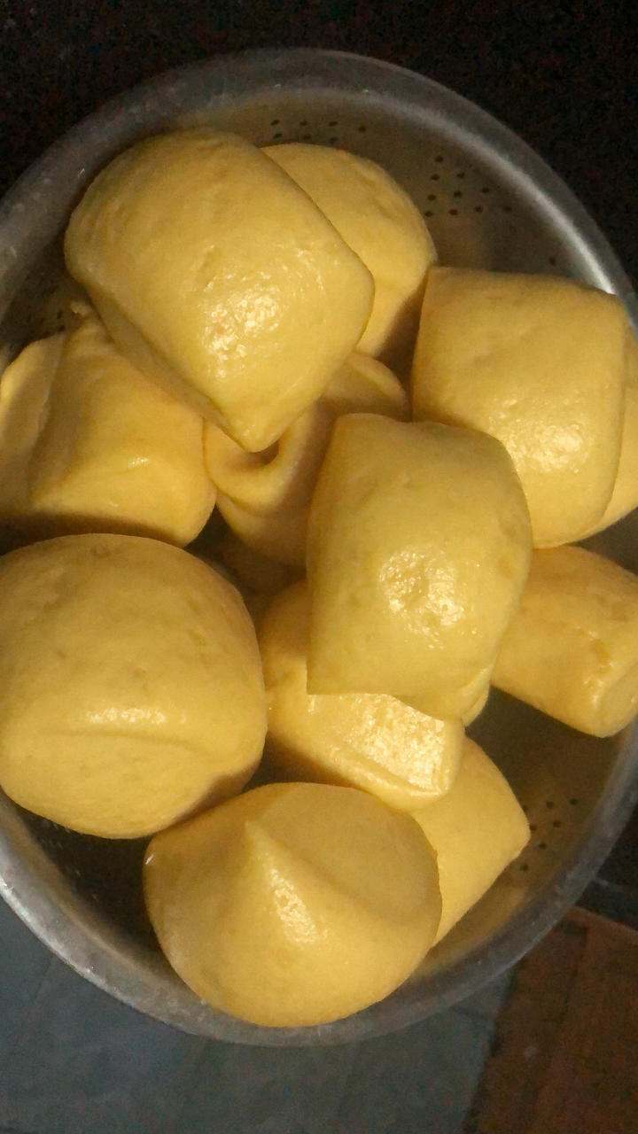 新手也可以--详解如何做出人见人爱、金黄的南瓜馒头