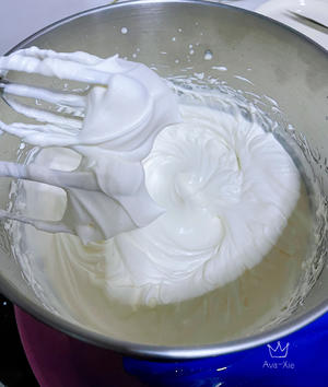 冰淇淋奶油～动物奶油稳定、好吃、不易化、好裱花的小秘诀的做法 步骤7