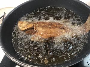烧汁锡纸焗鲈鱼的做法 步骤2
