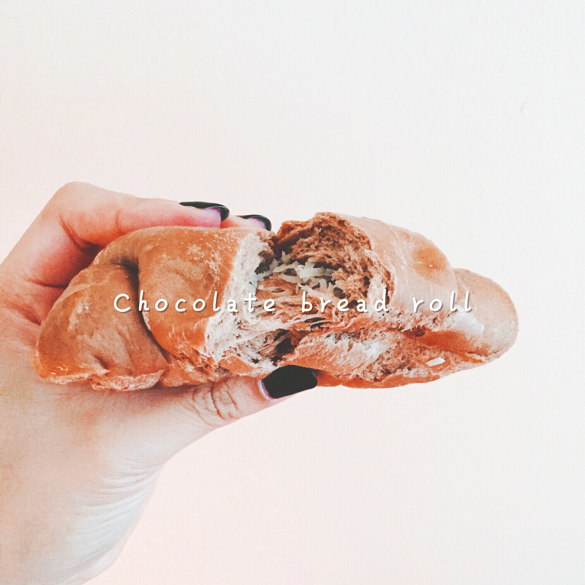 朴素的面包胚（奶油卷、豆沙卷、餐包）