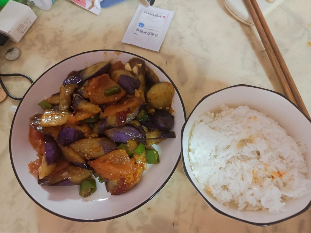 不用炸不吸油，咸香入味三分的红烧茄子