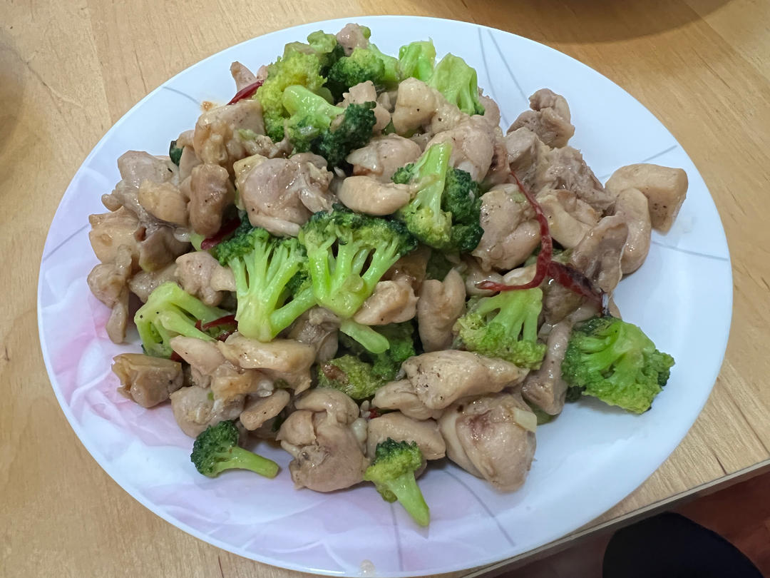 西蓝花炒鸡胸肉（最近爱上减脂餐）