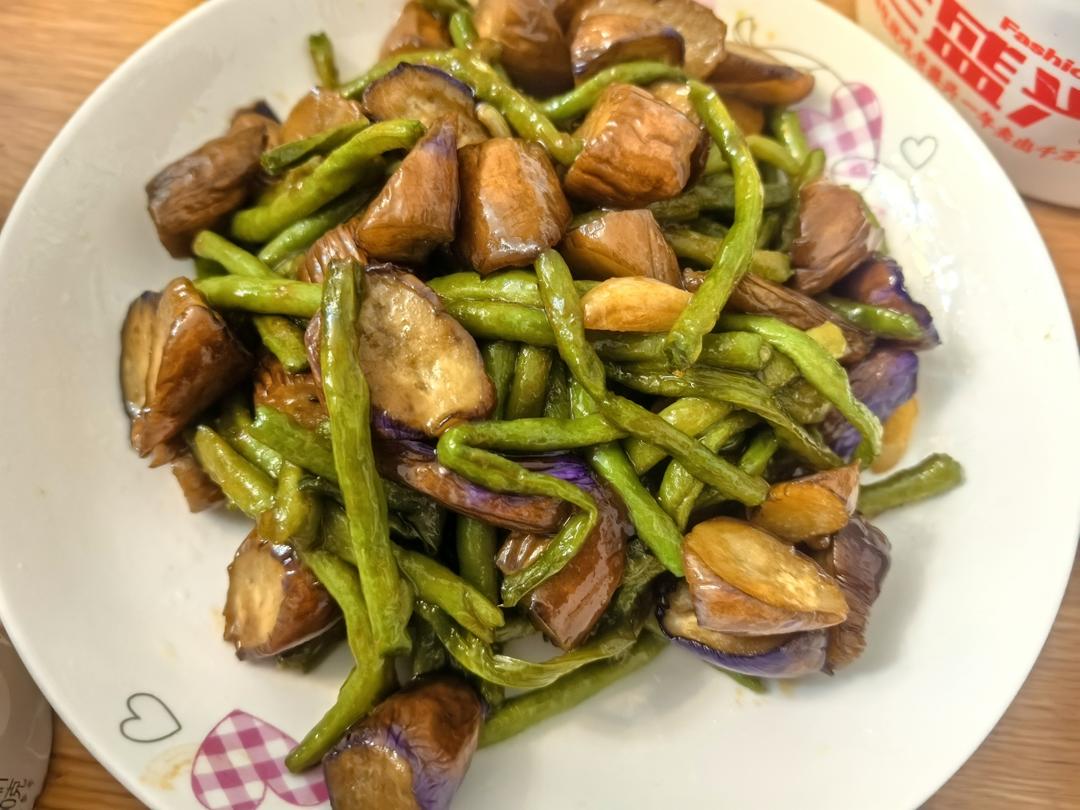 美味可口的豆角烧茄子！原来饭店都是这样做的