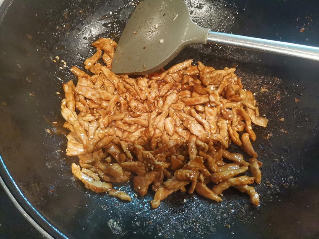 好吃到舔手的酱肉丝