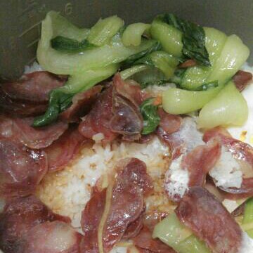 广式腊味煲仔饭