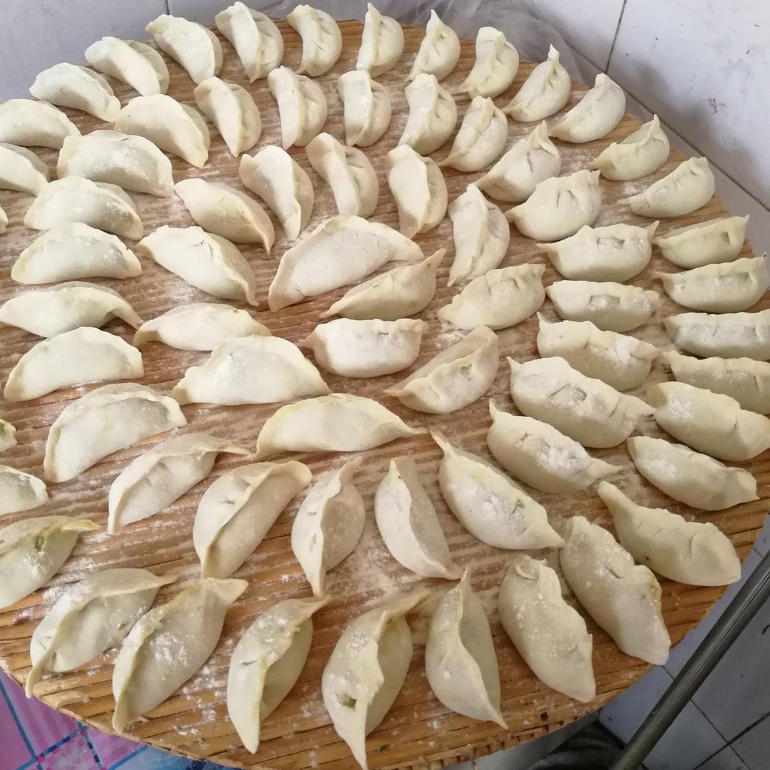 韭菜猪肉饺子(最简单最好吃又最多汁的饺子)