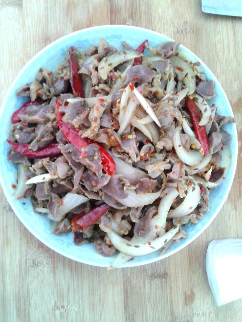 洋葱炒鸡胗(洋葱炒鸡胗的功效及做法)
