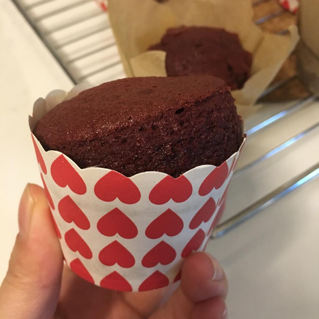 红丝绒纸杯蛋糕