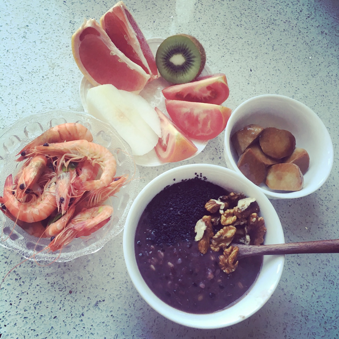 不急不躁吃早餐