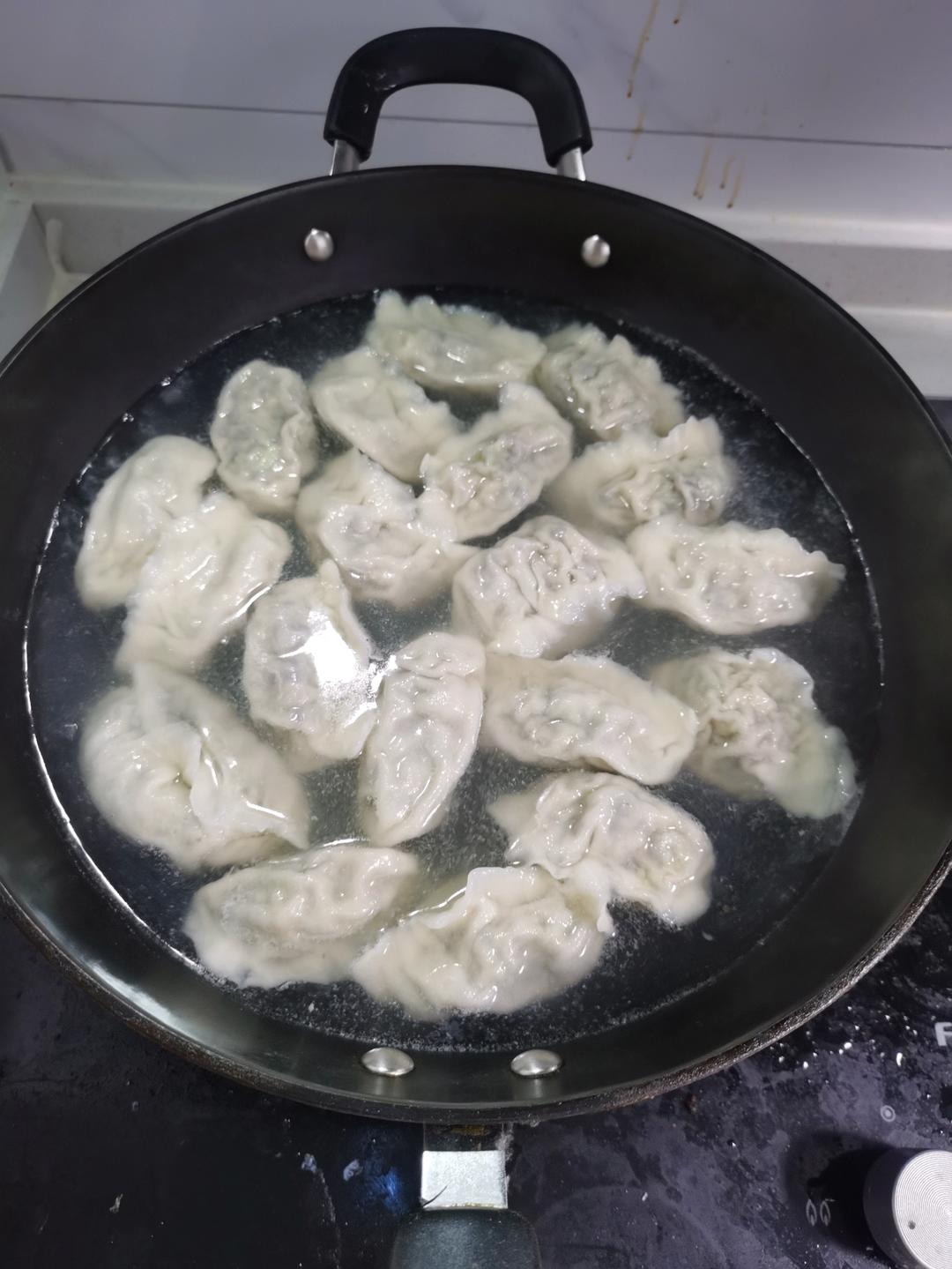 芹菜木耳鲜肉水饺