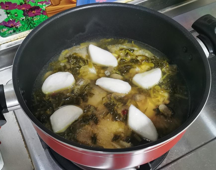 雪菜鲳鱼烧年糕