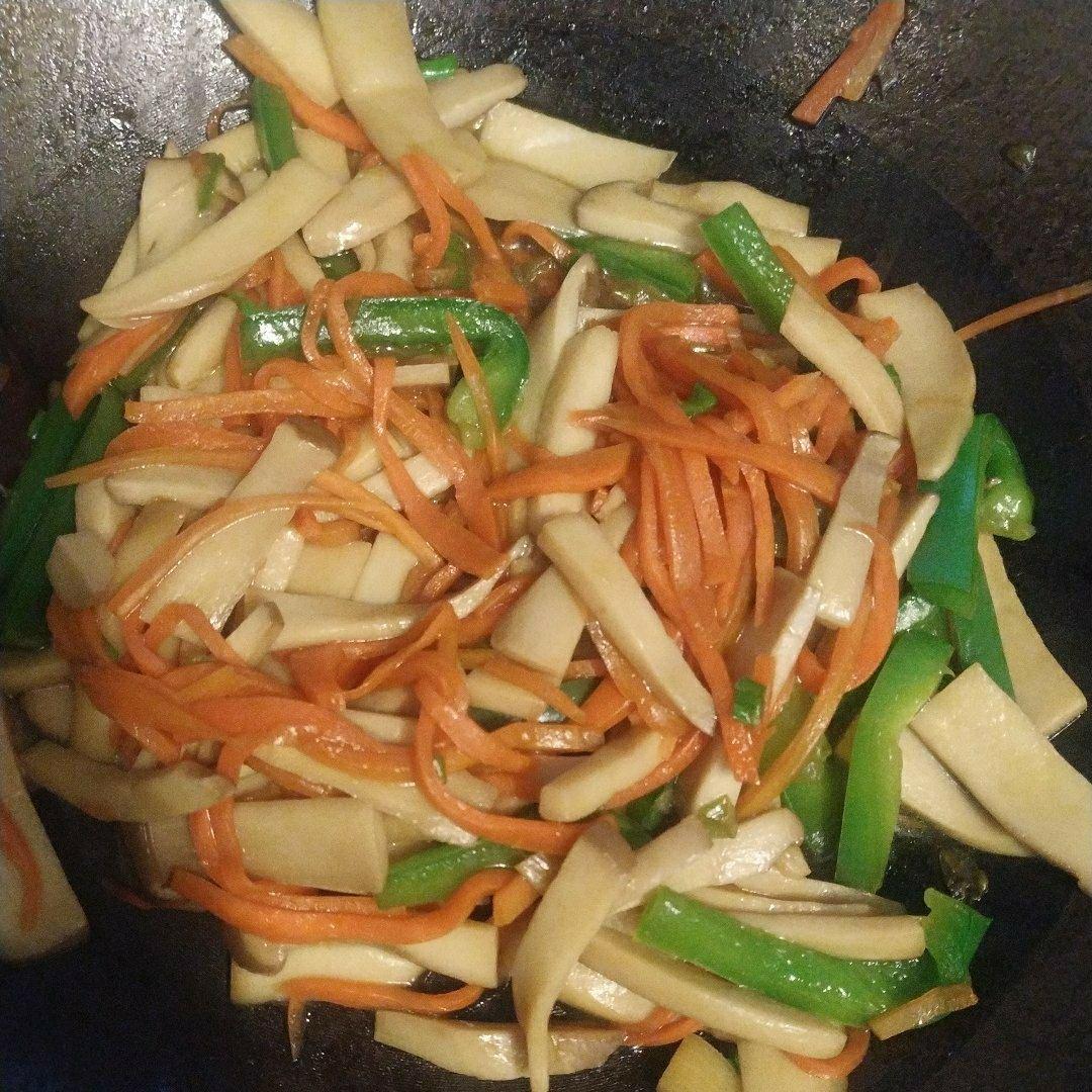 胡萝卜炒杏鲍菇