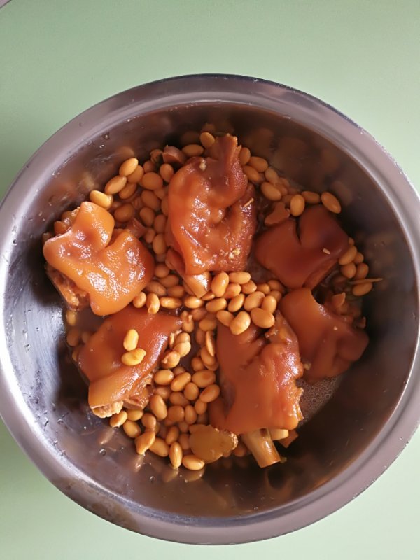 黄豆煲猪手汤