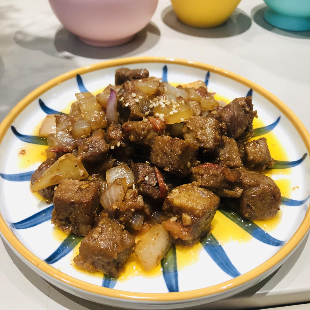 孜然洋葱炒牛肉粒