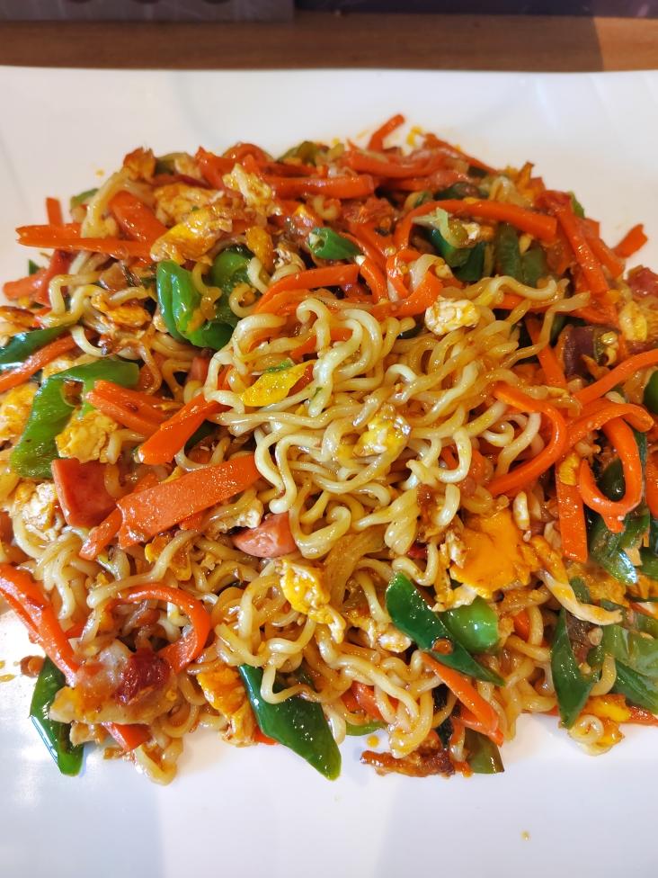 超级好吃的炒方便面的做法