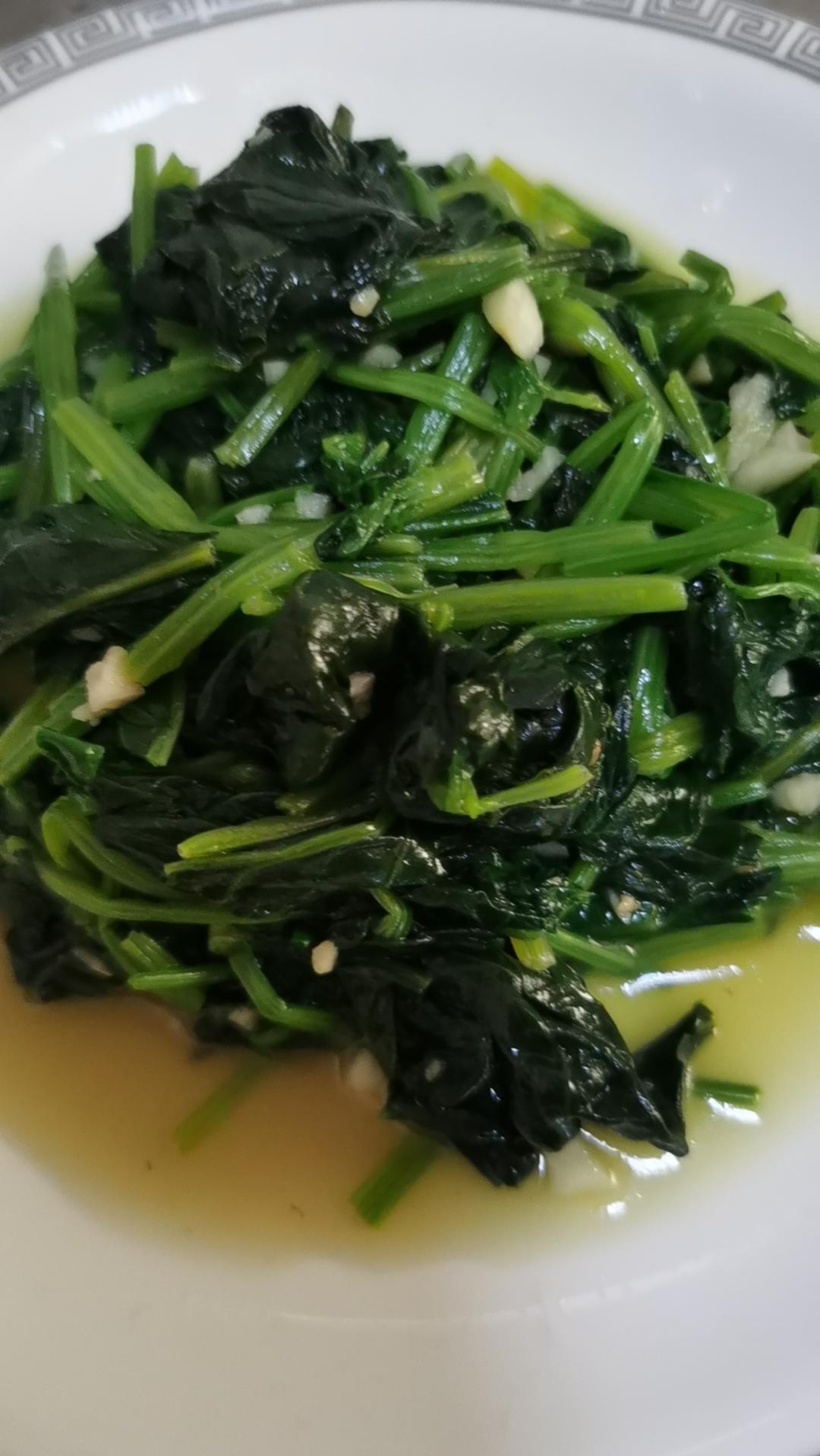 不涩口又嫩的清炒菠菜
