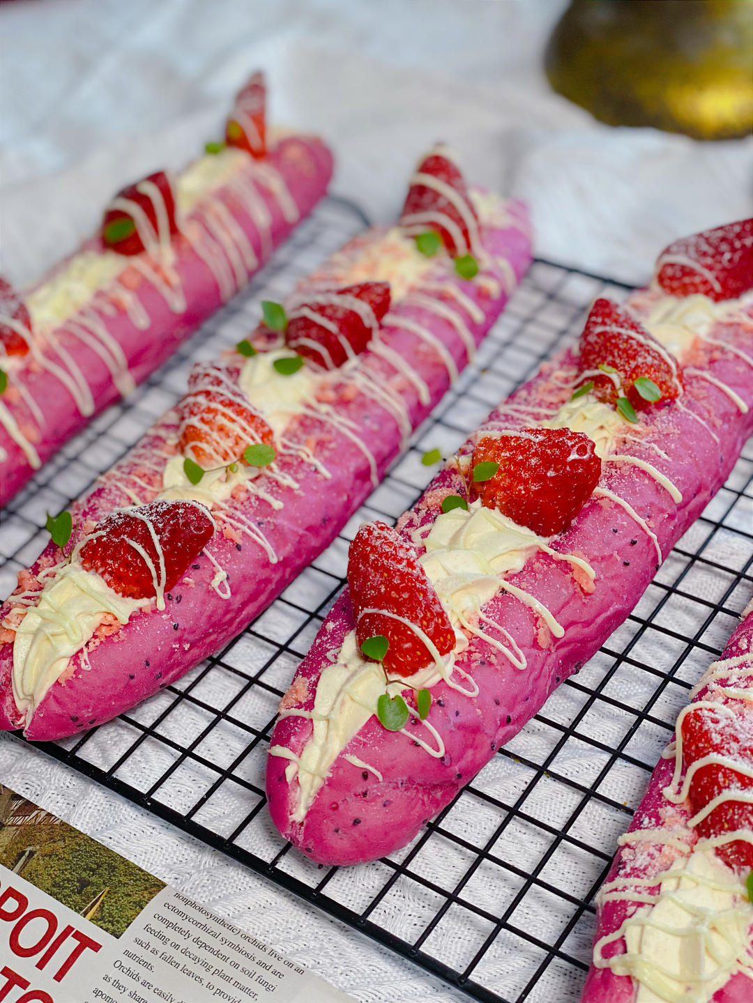 雪顶草莓奶露软欧-馋哭亲外甥配马斯卡彭奶油霜