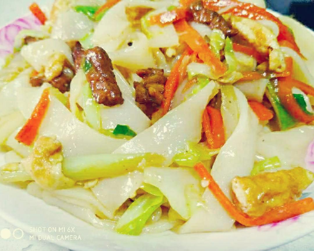 快手懒人版肉蛋炒河粉的做法