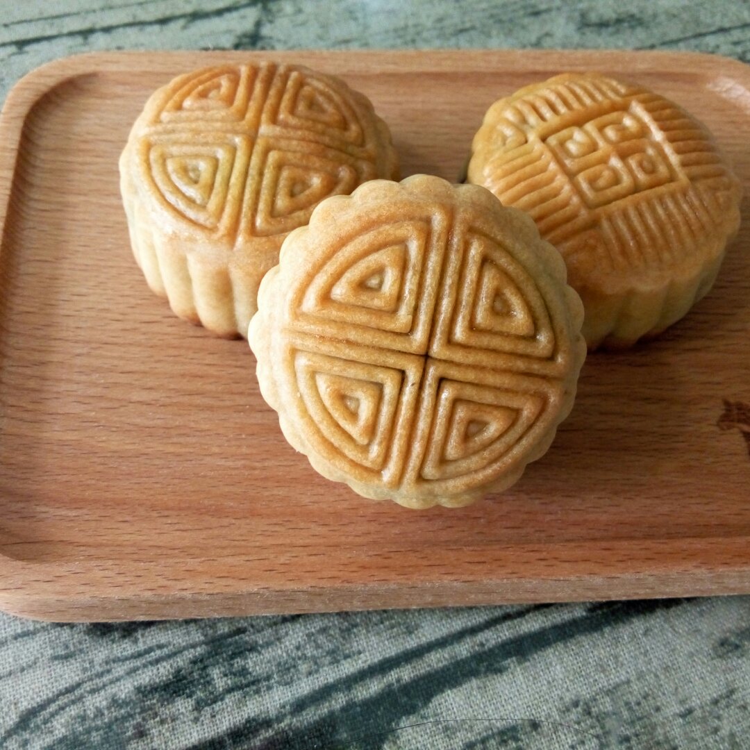 广式月饼—蛋黄芝麻月饼