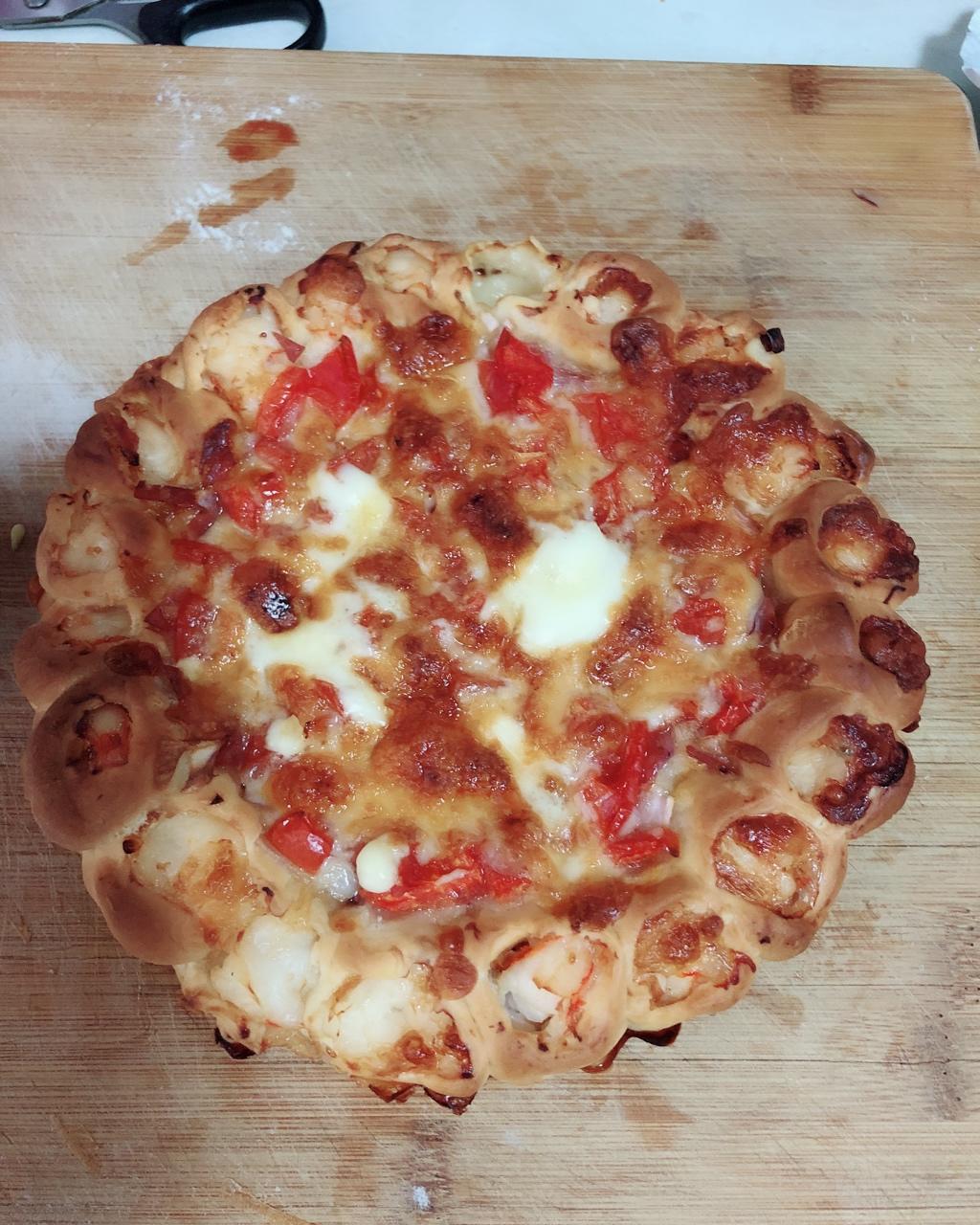 萨米肠蘑菇花边披萨