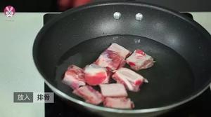 【微体】肉要啃着吃！无锡酱排骨的做法 步骤3